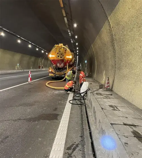 昌乐隧道排水渠清淤